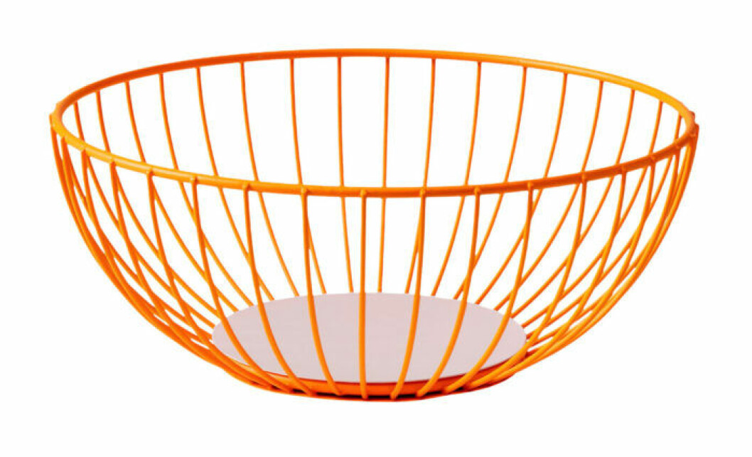 Förvara frukt med stil i en färgstark och dekorativ skål. Iris wire basket large från Octaevo.