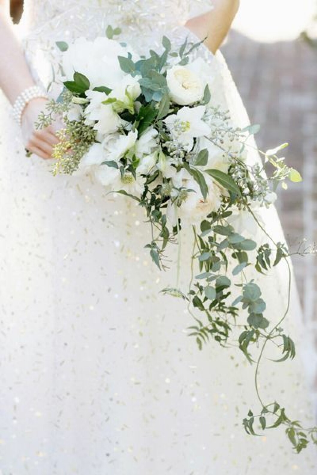 Via: <a href="http://d3v11bbb5obkq8.cloudfront.net/wp-content/uploads/2014/05/southern-wedding-vine-bouquet.jpg" target="_blank" rel="noopener">Southern Weddings</a> En bohemisk brudbukett.