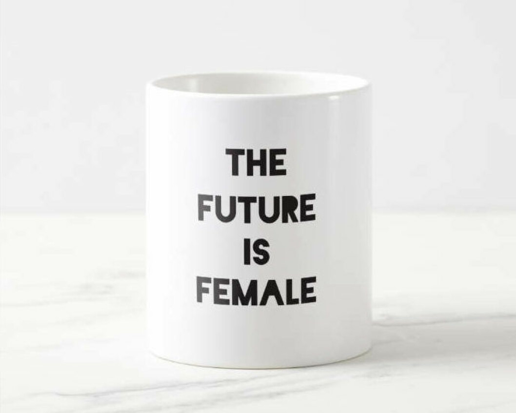 Foto: One strange bird design/Etsy Mug with a message, feminism. Etsy.
