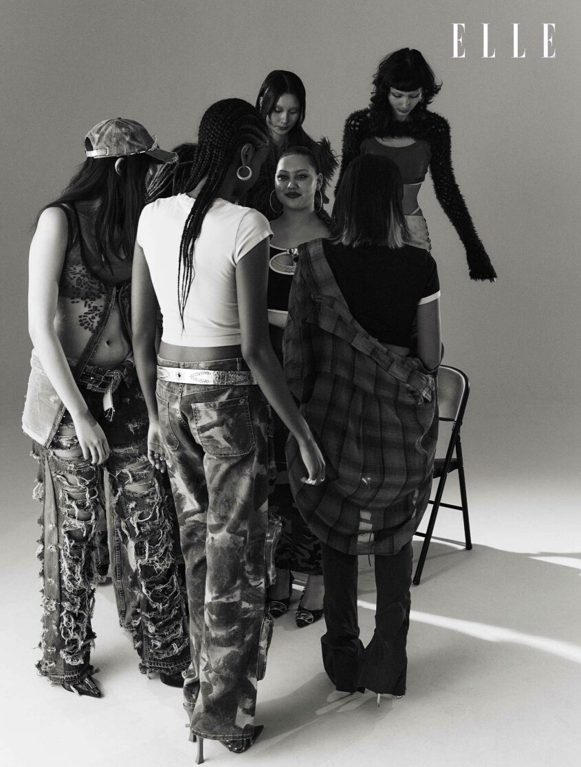 <em>Ikra</em>: T-shirt, 970 kr, Eytys. Byxor, 9 990 kr, Blumarine/Mytheresa. Skärp, pris vid beställning, Bluemarble. Skor, pris vid beställning, Ambush. Ringar, 1 800 kr/st, Arto. Örhängen, 5 995 kr, Pantolin. <em>Seidato</em>: Klänning, 9 990 kr, Blumarine/Mytheresa. Kjol, pris vid beställning, Prototypes. Väska, 7 655 kr, Paco Rabanne. Skor, 3 000 kr, Eytys. Skärp, 4 215 kr, Y/Project. Choker, 149 kr, Punkt Shop. Örhänge, 129 kr/par, Glitter. Ear cuff, 1 500 kr, Arto.<em> Sabina</em>: Linne, 3 900 kr, byxor, 46 900 kr, och skor, 8 380 kr, allt Bottega Veneta. <em>Emm</em>a: Skymt av klänning, pris vid beställning, Marrknull. Skor, 10 095 kr, Coperni. <em>Anna</em>: Skjorta, 2 400 kr, Our Legacy. Tröja, 2 800 kr, Linda Dekhla. Topp, 840 kr, Savage x Fenty. Byxor, pris vid beställning, Acne Studios. Skor, 8 320 kr, Iindaco. <em>Eva</em>: Skjorta, 4 200 kr, Our Legacy. T-shirt, 800 kr, Juicy Couture. Kjol, 12 290 kr, Prada/Mytheresa. Byxor, 1 200 kr, Matilda Åberg. Skor, pris vid beställning, Rochas. Örhängen, 2 700 kr, Arto. Halsband (överst), 12 500 kr, Tiffany & Co. Halsband (under), 1 469 kr, Vivienne Westwood.<em> Liz</em>: Skymt av tröja, 2 800 kr, Linda Dehkla. Örhänge, 800 kr, Pretty Ugly. <em>Alexandra</em>: Linne, 4 215 kr, Ambush. Behå, 499 kr, Calvin Klein. Kjol, 1 300 kr, Matilda Åberg. Skärp, vintage. Magkedja, 12 995 kr, Pantolin. Väska, 2 500 kr, Juicy Couture. Skor, 4 995 kr, Diesel. Örhängen, 3 500 kr, Filippa K. <em>Gontuya</em>: Linne och keps, pris vid beställning, Diesel. Behå, 549 kr, Calvin Klein. Jeans, pris vid beställning, (Di)Vision. Skärp, 699 kr, Stars & Stripes/Sko-Uno. Skor, 10 095 kr, Coperni. Tiara, 249 kr, Glitter. Gruppbild på alla modeller i svartvitt.