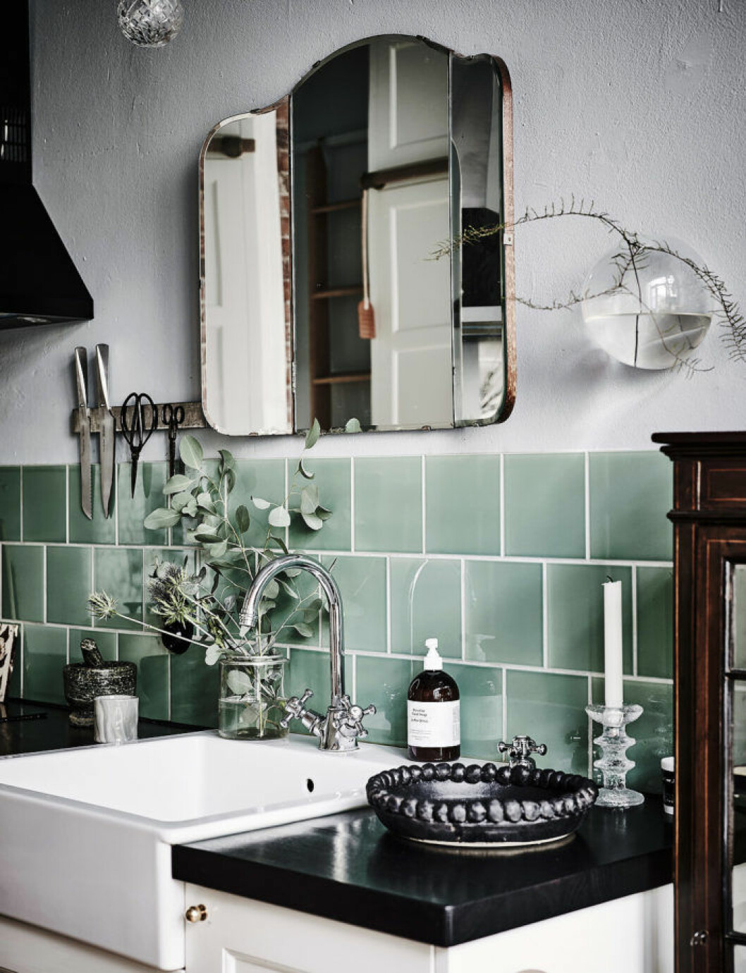 Foto: <a href="http://www.andersbergstedt.com/" target="_blank" rel="noopener">Anders Bergstedt</a> för <a href="http://entrancemakleri.se/" target="_blank" rel="noopener">Entrance Mäkleri</a> Turkos kakel