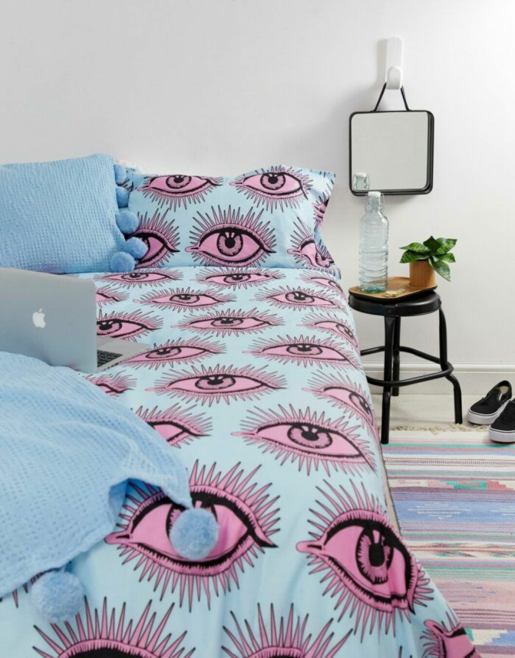 Asos supply, bäddset med ögon.