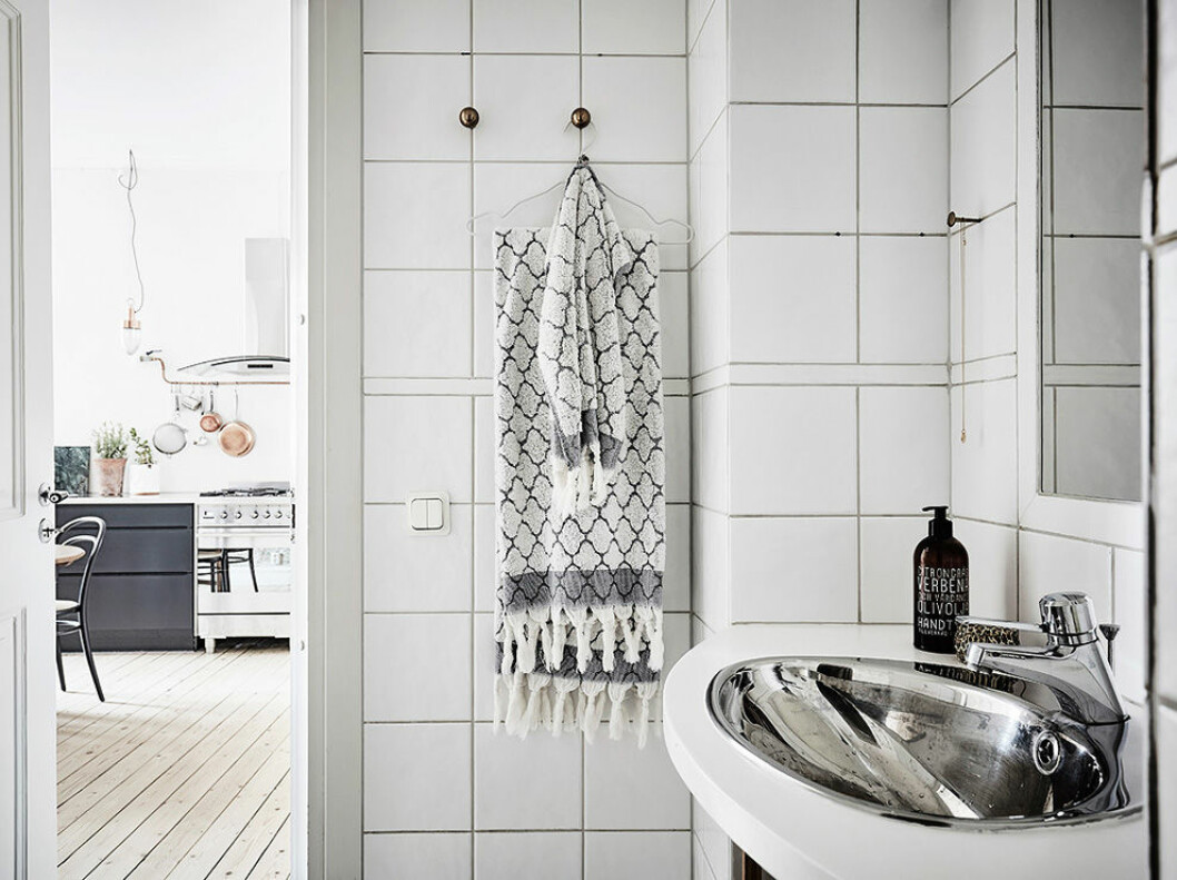 Foto: <a href="http://www.andersbergstedt.com/" target="_blank" rel="noopener">Anders Bergstedt</a> för <a href="http://entrancemakleri.se/" target="_blank" rel="noopener">Entrance</a> Blanda krom och mässing.