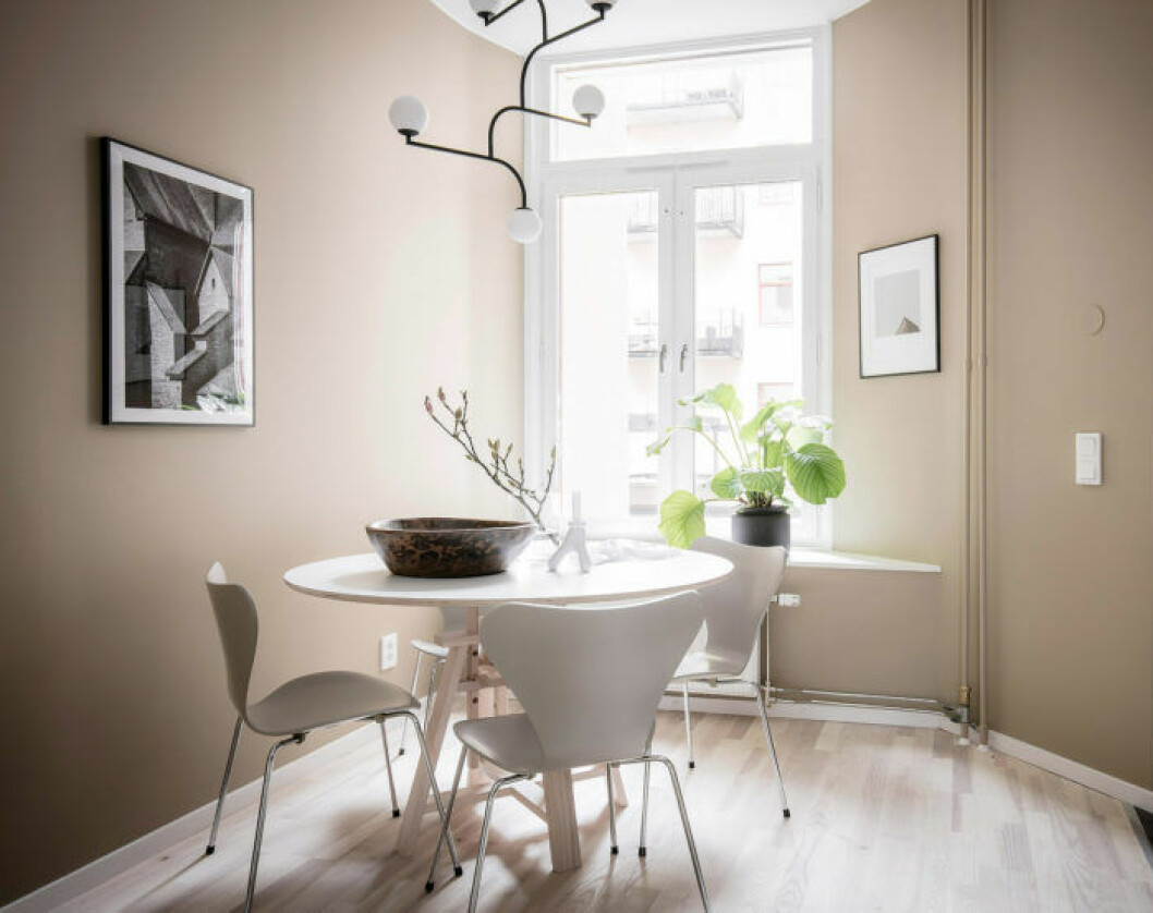 Foto: <a href="https://www.instagram.com/fotografanders/" target="_blank">Anders Bergstedt</a> Styling: <a href="https://www.instagram.com/sarahwidman/" target="_blank">Team Sarah Widman</a> för <a href="https://www.instagram.com/alvhem/" target="_blank">Alvhem</a>/mäklare: Sofia Vansvik