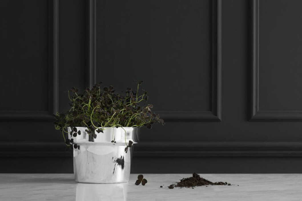 Foto: <a href="http://skultuna.com/se/product/427-flower-pot-brushed-small-silver.html" target="_blank" rel="noopener">Skultuna</a> Köp saker som annars är dyrare på mellandagsrean.