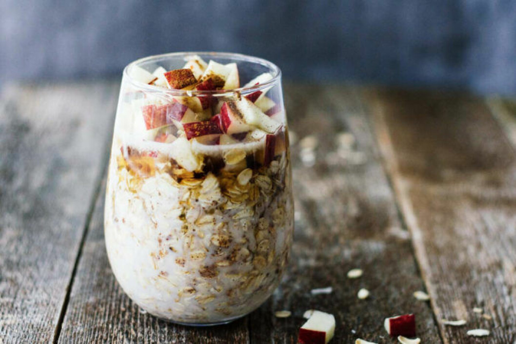 Overnight oats med äpple och kanel. Foto: <a href="http://www.jaroflemons.com/apple-cinnamon-overnight-oats/" target="_blank" rel="noopener">Jar of lemons</a> Overnight oats med äpple och kanel.