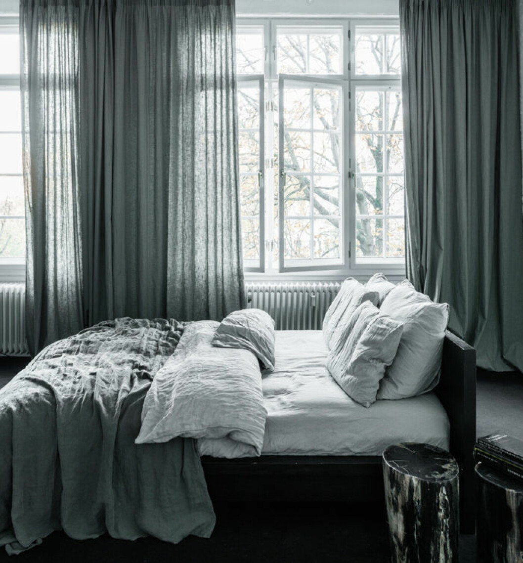 Foto via: <a href="https://www.behance.net/gallery/31845869/Loft-Apartment-Studio-Berlin" target="_blank" rel="noopener">Behance</a> Transparanta gardiner