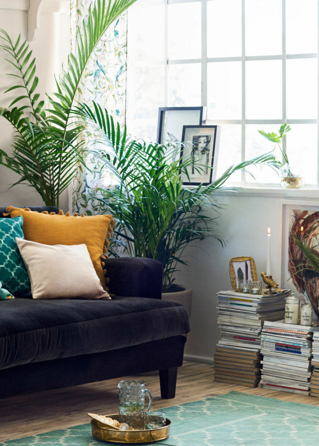 Foto: H&M Home Fönster med djup fönsternisch för tavlor och växter
