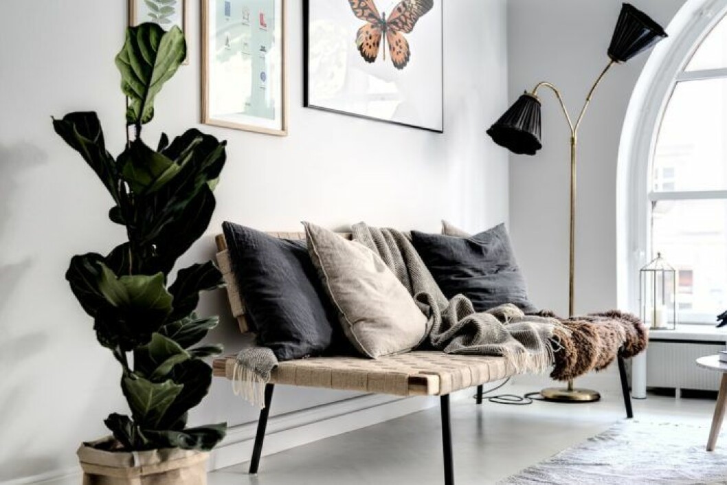 Foto och styling: Christian Olsson/<a href="https://www.instagram.com/clearcutfactory/" target="_blank" rel="noopener">ClearcutFactory</a> för <a href="http://www.fastighetsbyran.se/" target="_blank" rel="noopener">Fastighetsbyrån</a> 01. trad-vardagsrum-steriksg