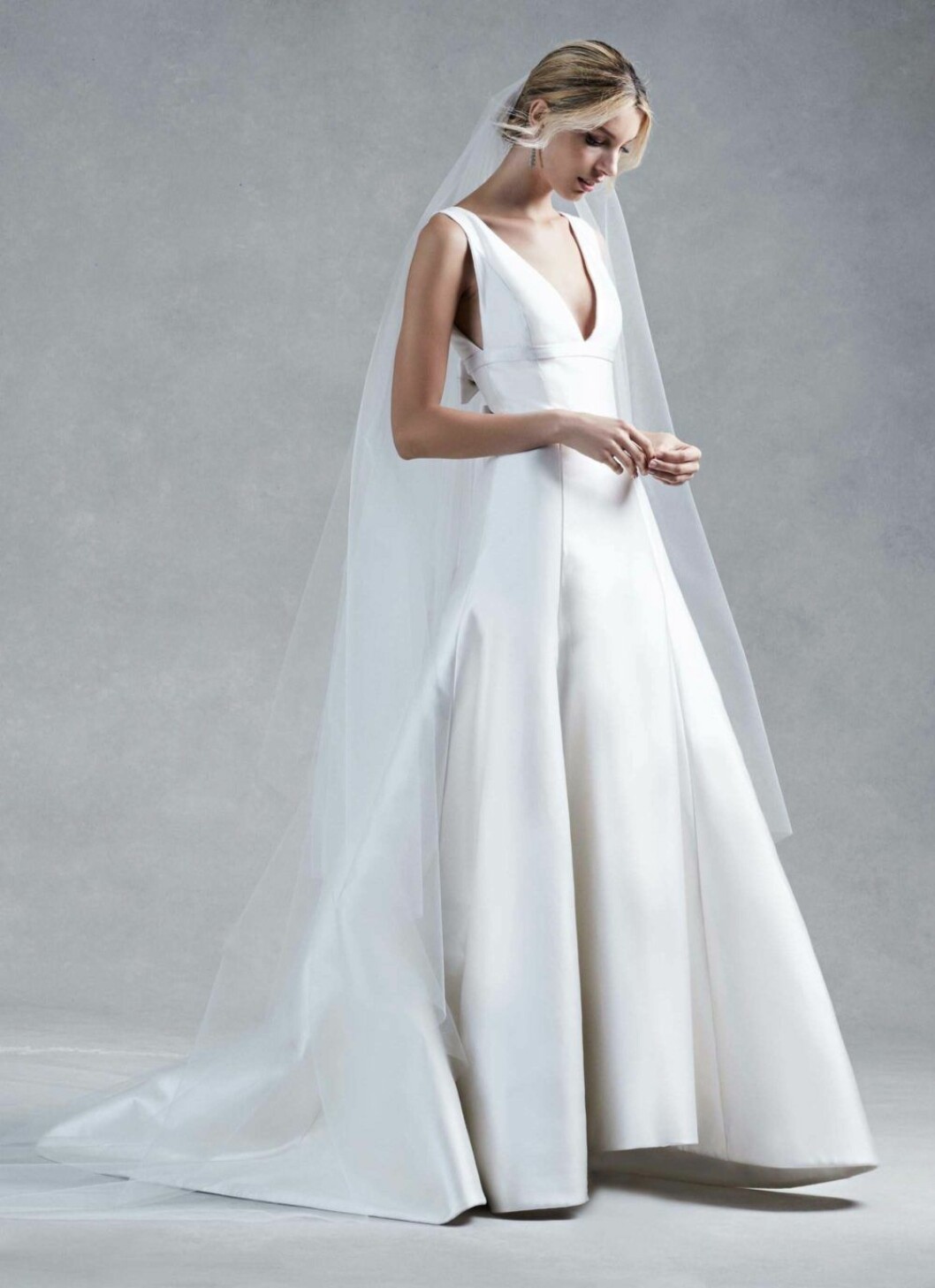 Foto: <a href="http://www.oscardelarenta.com/bridal/bridal-fall-2017-collection/bridal-2017-look-5-hope" target="_blank" rel="noopener">Oscar de la Renta</a> Traditionell bröllopsklänning