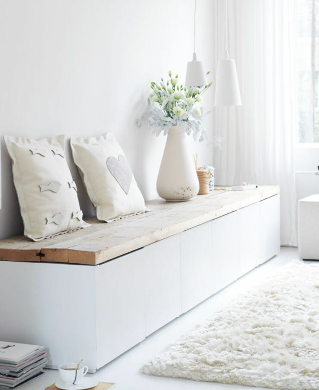 Via: Seventy Nine Ideas Ikeas byrå bestå på rad med träskivor på toppen blir en enkel sittmöbel