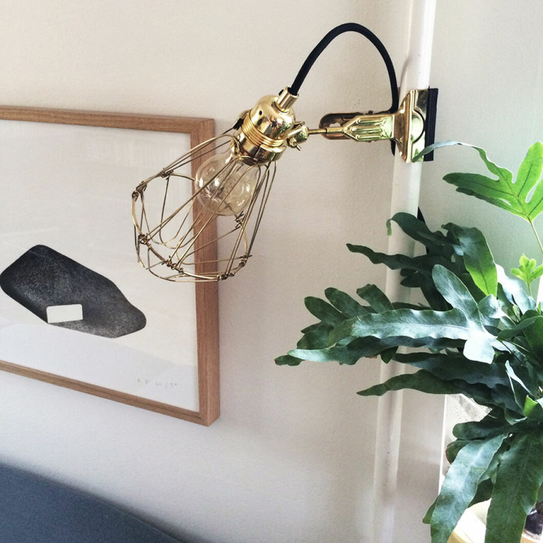 Foto: <a href="https://www.rum21.se/sv/artiklar/work-lamp-de-lux-massing.html" target="_blank" rel="noopener">Hey there hi</a> via Rum21 Köp produkter som funkar året runt.