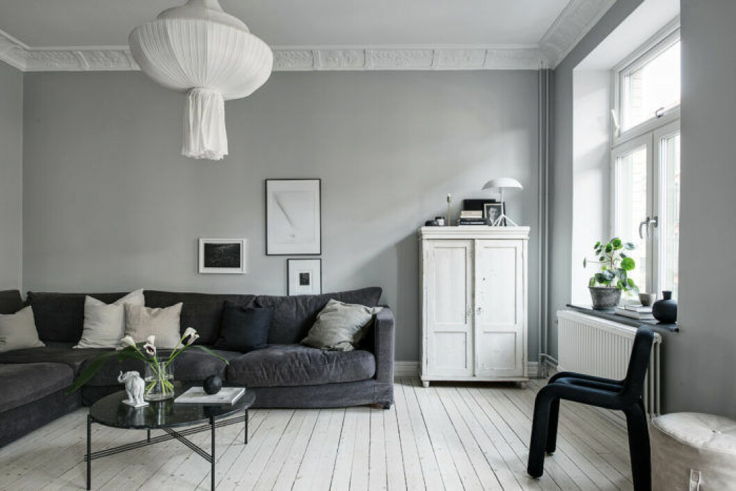 Foto: <a href="https://www.se360.se/" target="_blank" rel="noopener">Fredrik J Karlsson</a> Styling: <a href="http://sarahwidman.se/" target="_blank" rel="noopener">Team Sarah Widman</a>, <a href="http://elinkicken.residencemagazine.se/" target="_blank" rel="noopener">Elin Kickén</a>, <a href="http://www.evalottasundling.com/" target="_blank" rel="noopener">Evalotta Sundling</a> för <a href="http://www.alvhem.com/" target="_blank" rel="noopener">Alvhem</a>/mäklare: Sandra Guerrero 02. mixad-inredning-skandinavisk