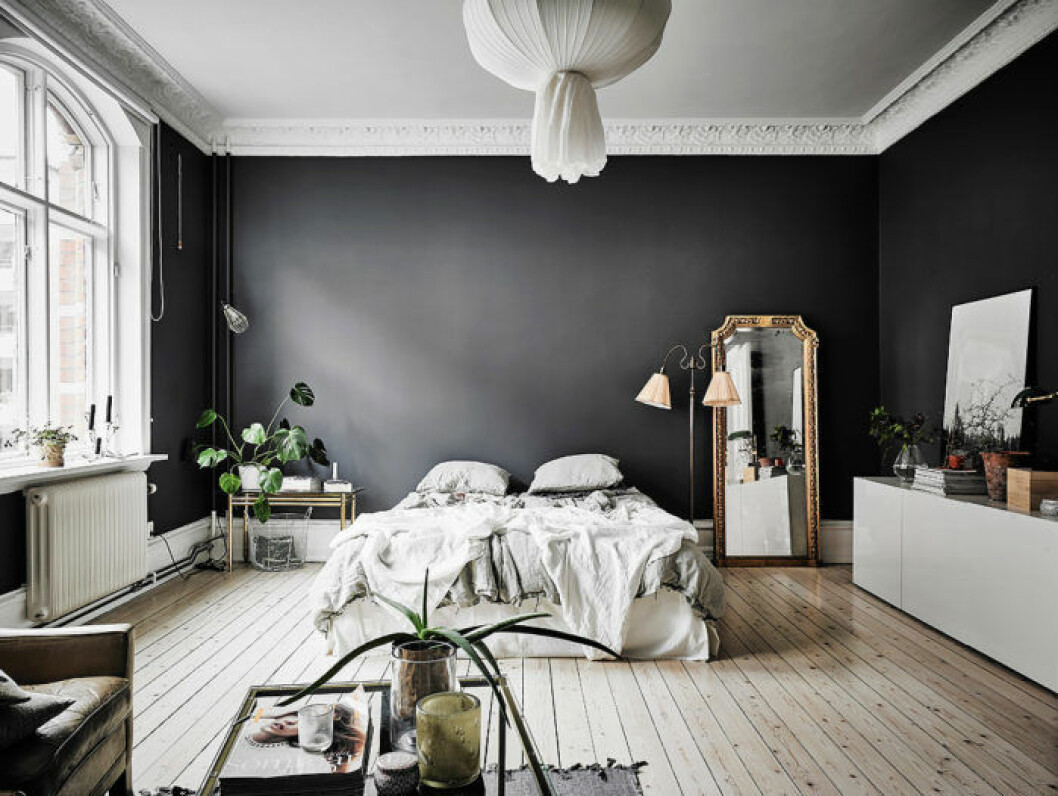 Foto: <a href="http://www.andersbergstedt.com/" target="_blank" rel="noopener">Anders Bergstedt</a> för <a href="http://entrancemakleri.se/" target="_blank" rel="noopener">Entrance Mäkleri</a> Svart rum
