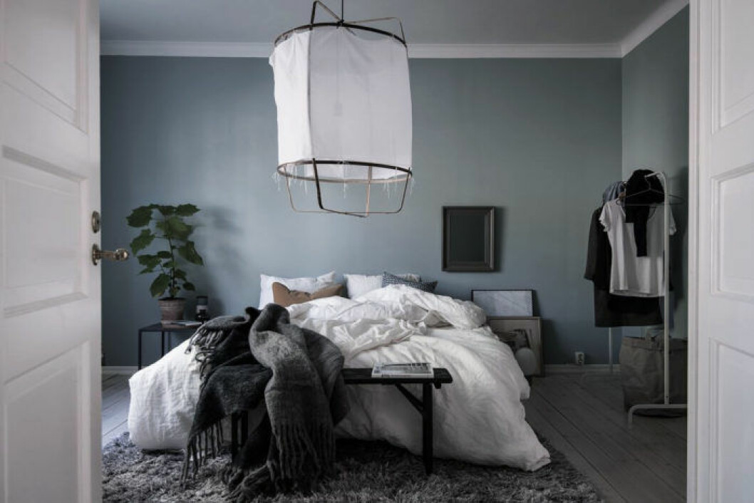 Foto: Alan Cordic/<a href="https://www.se360.se/" target="_blank" rel="noopener">SE360</a> Styling: <a href="http://emmahos.se/" target="_blank" rel="noopener">Emma Fischer</a> för <a href="http://www.bjurfors.se/" target="_blank" rel="noopener">Bjurfors</a>/mäklare: Linnea Karlén Rumslind