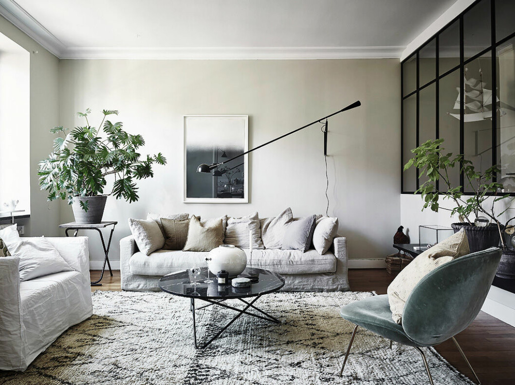 Foto: Anders Bergstedt för <a href="http://entrancemakleri.se/" target="_blank" rel="noopener">Entrance Fastighetsmäkleri</a> styla-vardagsrum-mixa-material