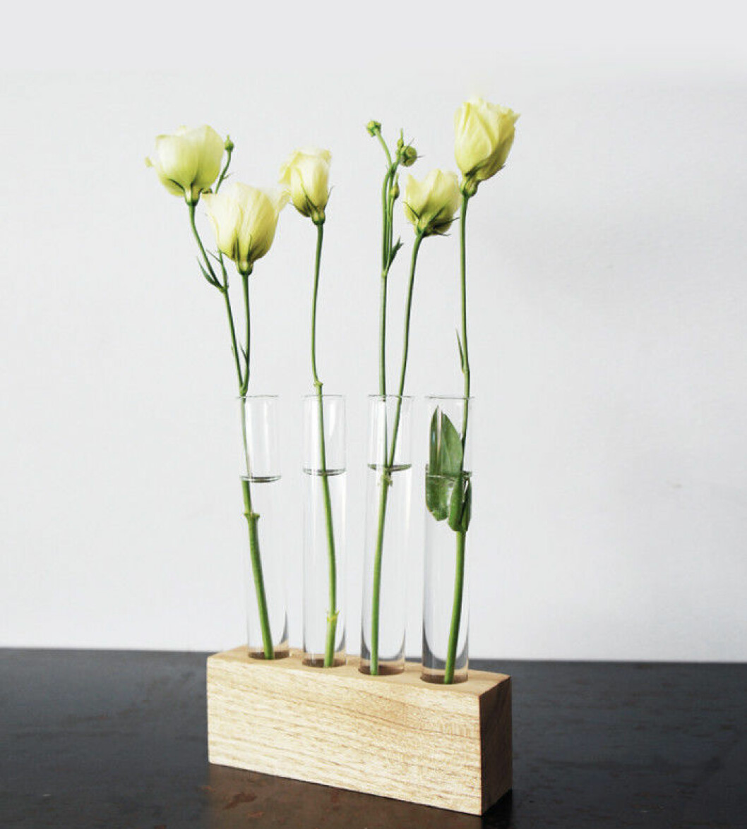 Via: <a href="http://scoutmob.com/p/Test-Tube-Flower-Vase" target="_blank" rel="noopener">Scoutmob</a> 02. test-tube
