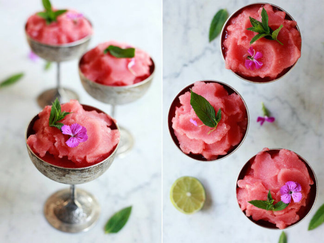Foto: <a href="http://www.yummymummykitchen.com/2017/05/watermelon-frose-frozen-rose.html" target="_blank" rel="noopener">Yummy mummy kitchen</a> Vattenmelonfrosé drink recept