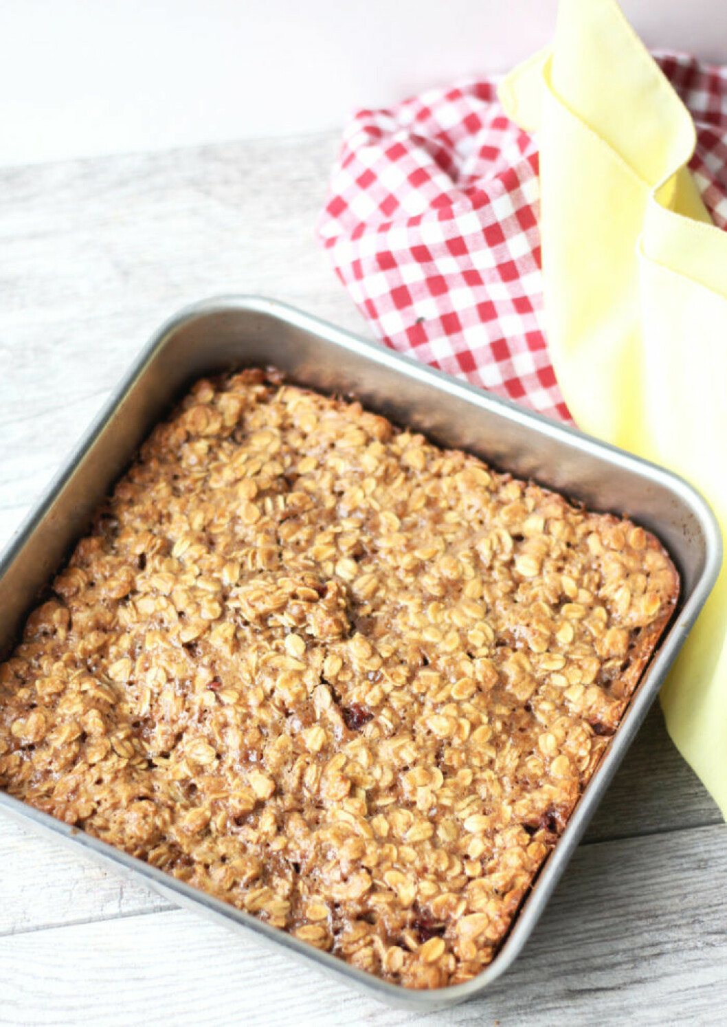 Ugnsbakad gröt med rivet äpple och honung. Foto: <a href="http://www.leancleanandbrie.com/2016/12/pb-j-baked-oatmeal.html" target="_blank" rel="noopener">Lean, clean & brie</a> Ugnsbakad gröt med rivet äpple och honung.