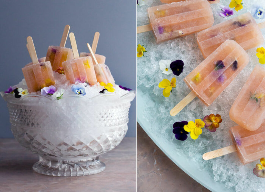 Foto: <a href="http://honestlyyum.com/5937/bellini-popsicles-with-edible-flowers/" target="_blank" rel="noopener">Honestly yum</a> Belliniglass