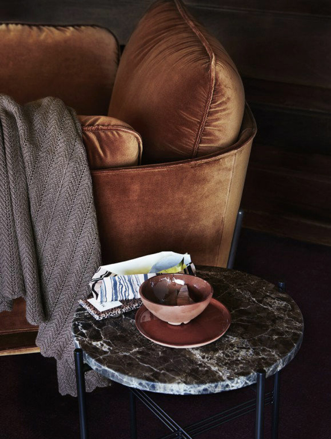 Foto: Margaret De Lange Styling: Kirsten Visdal för <a href="http://dagnyfargestudio.no/" target="_blank" rel="noopener">Dagny Fargestudio</a> Inred med rostiga färger.