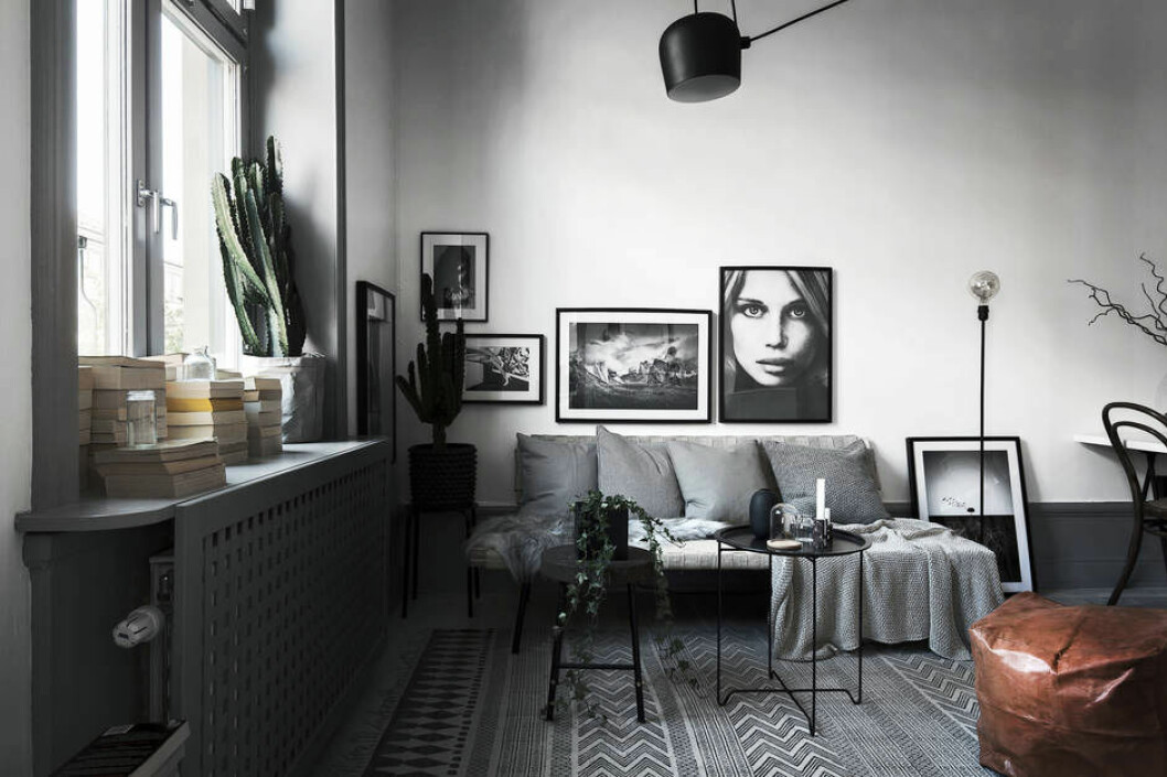 Foto: Adam Helbaoui/<a href="https://www.instagram.com/kronfoto/" target="_blank" rel="noopener">Kronfoto</a> Styling: <a href="http://www.scandinavian-homes.se/" target="_blank" rel="noopener">Scandinavian Homes</a> för <a href="http://www.bosthlm.se/" target="_blank" rel="noopener">Bo Sthlm</a>/mäklare Niklas Jonasson Bryt av den gråa färgen.