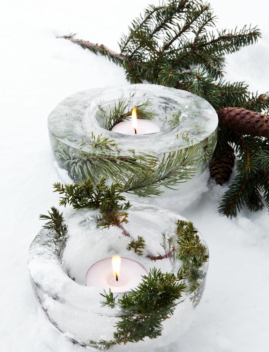 Foto: Bjørn Johan Stenersen / <a href="http://bo-bedre.no/jul/skap-sma-hyggestunder-i-adventstiden" target="_blank" rel="noopener">Bo bedre</a> Islyktor med infryst ris