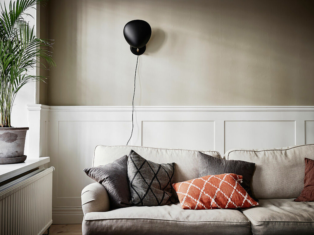 Foto: <a href="https://www.instagram.com/fotografanders/" target="_blank" rel="noopener">Anders Bergstedt</a> för <a href="https://www.instagram.com/entrancemakleri/" target="_blank" rel="noopener">Entrance mäkleri</a>/mäklare: Erika Bergholm Biege väggfärg