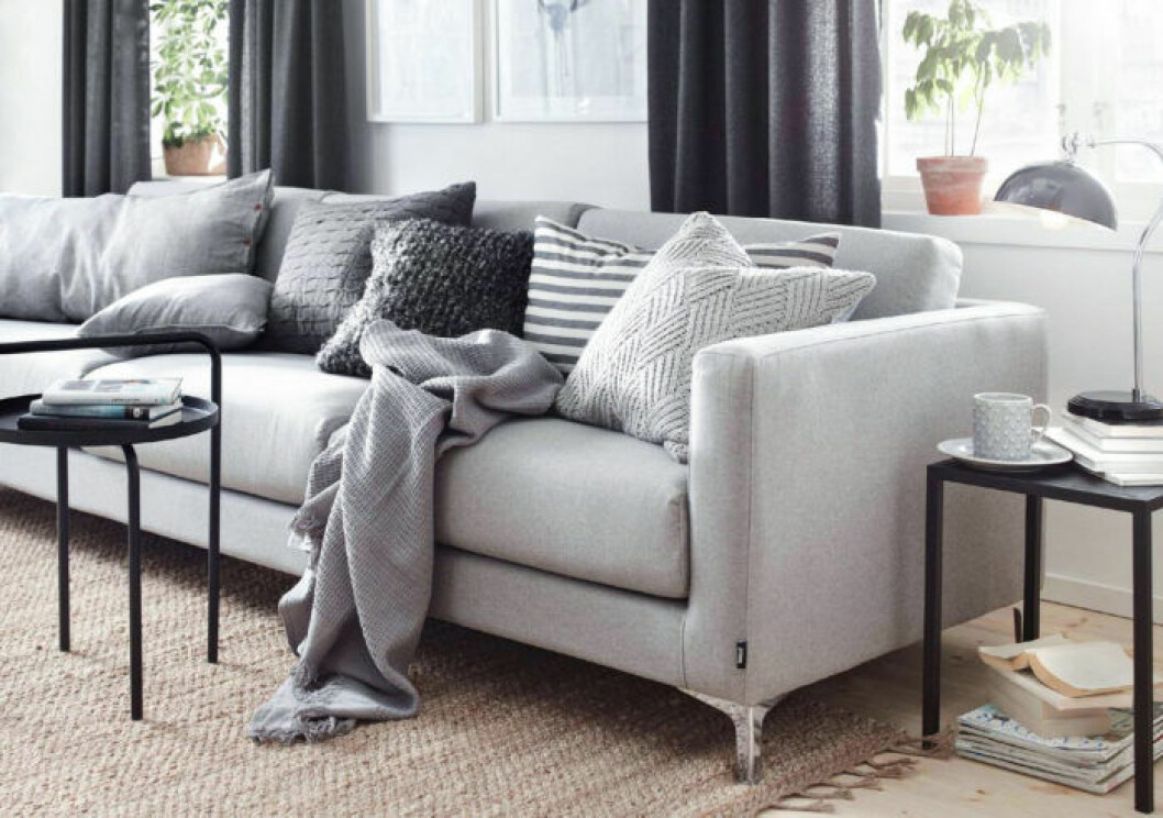 Foto: <a href="https://www.jotex.se" target="_blank" rel="noopener">Jotex</a> Grå soffa från Jotex.