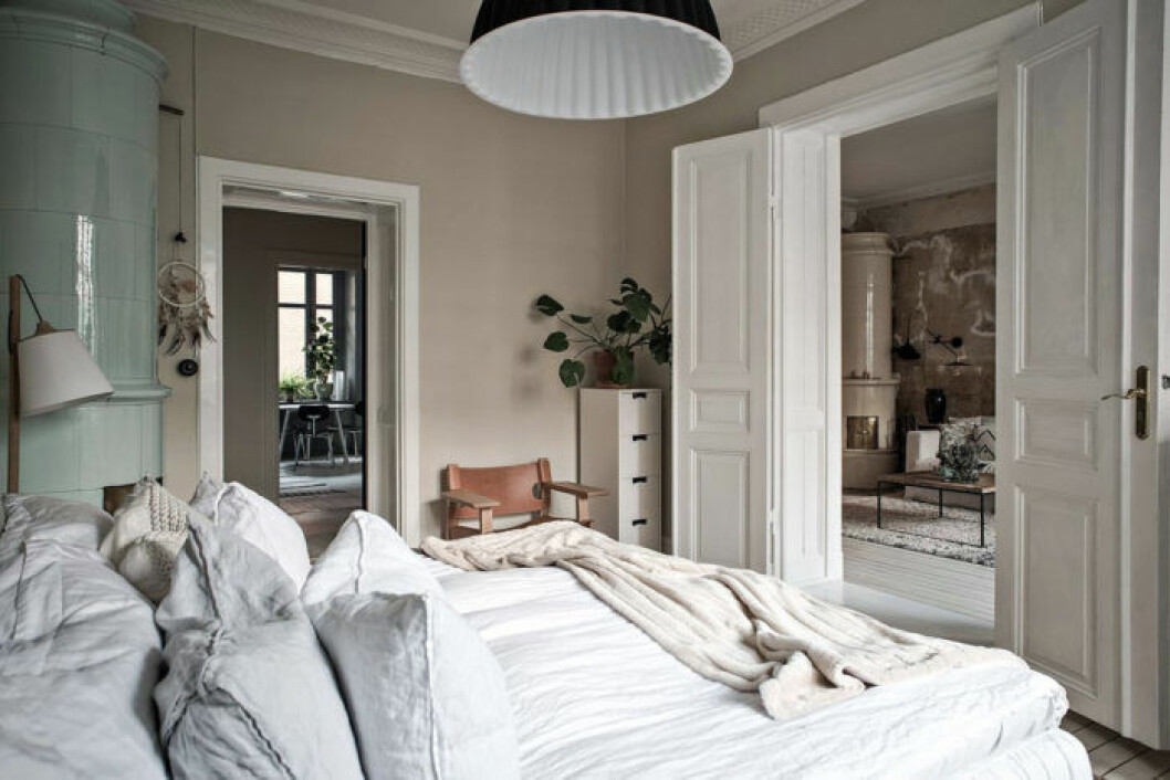 Foto: Maria Sahlander för <a href="http://www.bjurfors.se/" target="_blank" rel="noopener">Bjurfors</a> Ha svala toner i sovrummet.