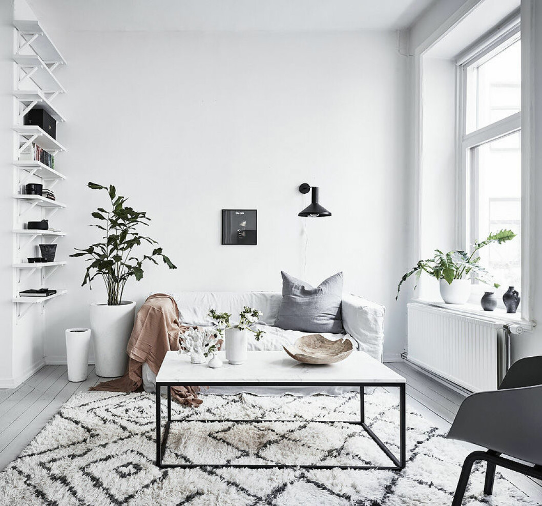 Foto: Anders Bergstedt Styling: Anna Furbacken för <a href="https://www.instagram.com/entrancemakleri/" target="_blank" rel="noopener">Entrance mäkleri</a>/mäklare: Erika Bergholm Måla samman inredningen, det är ett vanligt compact living-knep.
