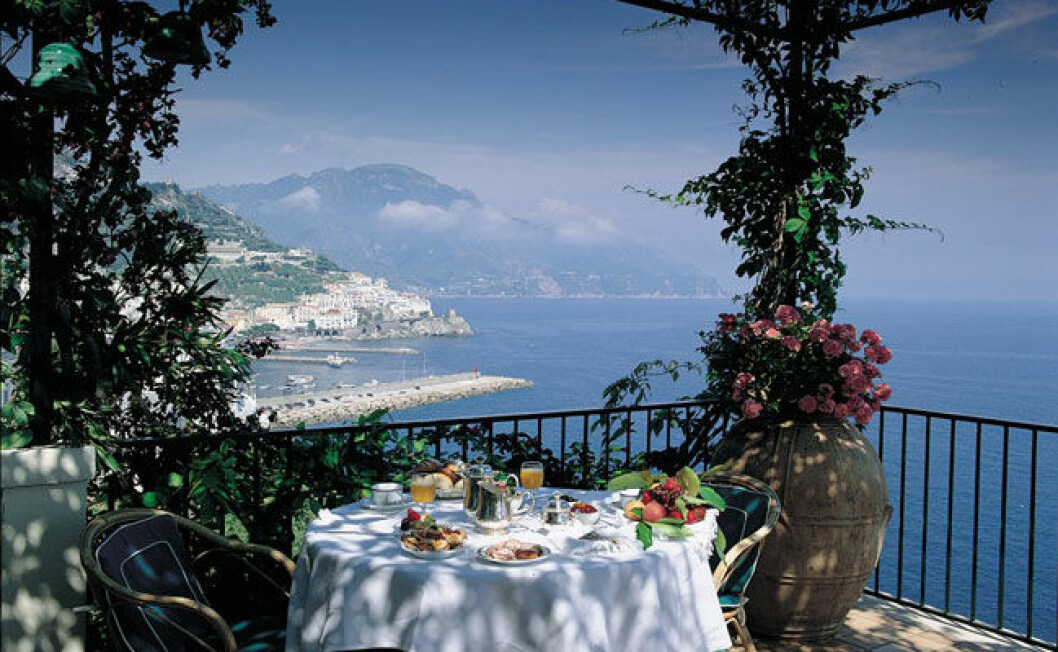Via: <a href="http://thevacationguide.com/wp-content/uploads/2013/11/The-most-beautiful-hotels-in-the-World_5-5.jpg" target="_blank" rel="noopener">The Vacation Guide</a> 03. The-most-beautiful-hotels-in-the-World_5-5