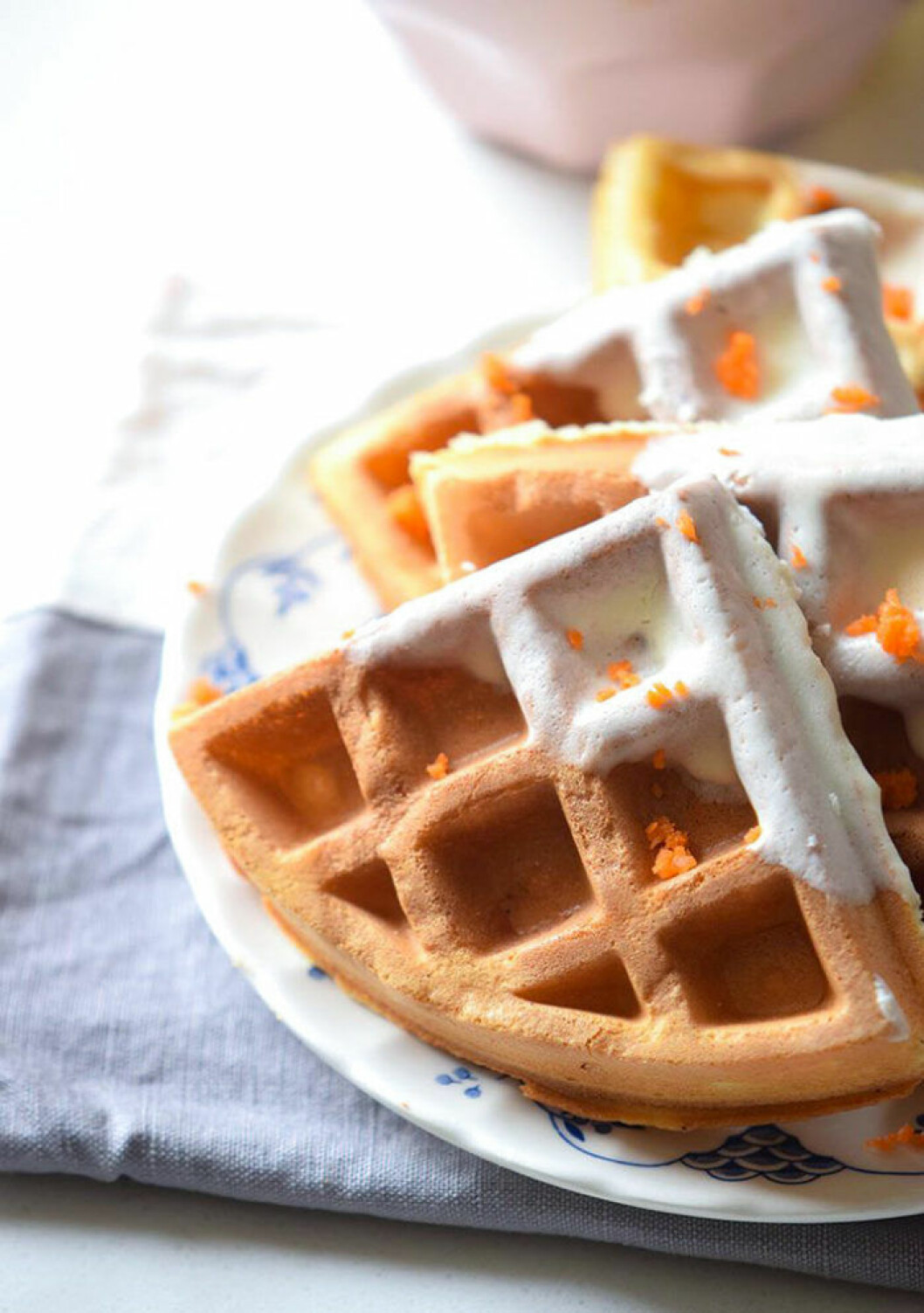 Foto: <a href="https://allshecooks.com/carrot-cake-waffles-recipe-waffle-maker/" target="_blank" rel="noopener">All she cooks</a>