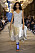 Silvrig klänning med paljetter från Louis Vuitton SS22.