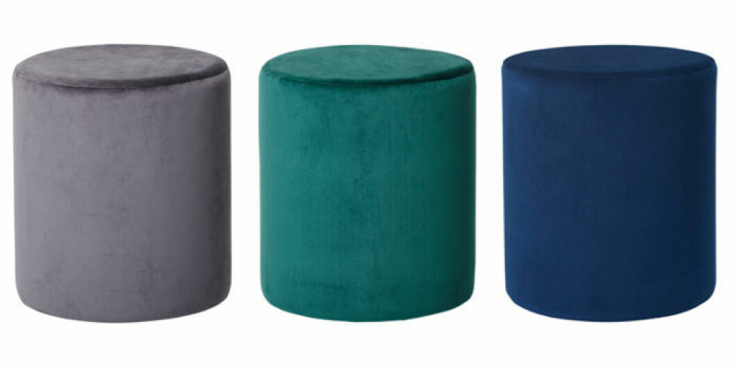 399 kronor/styck. Sittpuff med sammet.