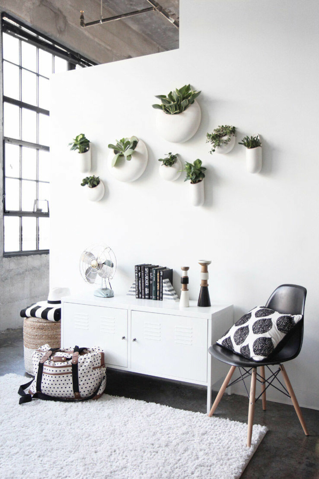 Via: Westelm Gamla industrifönster i bakgrunden