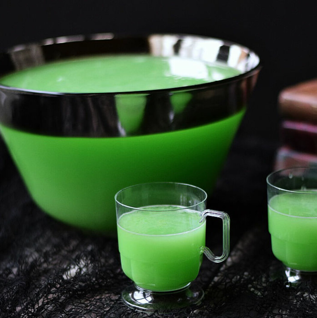 Slimegrön citrusbål på vodka och sorbet. Slimegrön citrusbål på vodka och sorbet.