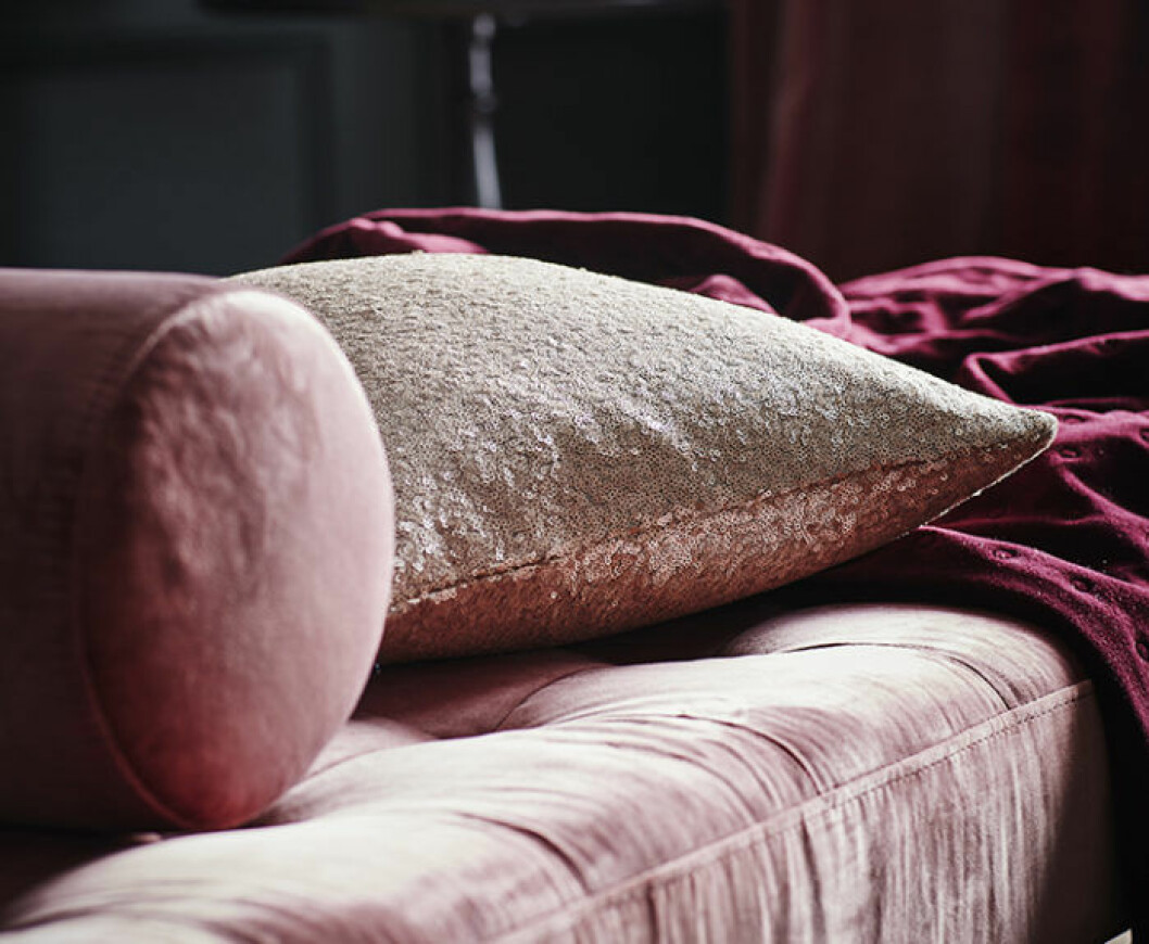 Foto: Jotex En rosa sammetssoffa.