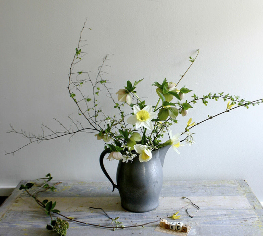 Foto via: <a href="http://womanswork.com/garden-gloves-blog/2015/02/23/escape-to-spring/" target="_blank" rel="noopener">Womans work</a> Blommor och kvistar i bukett