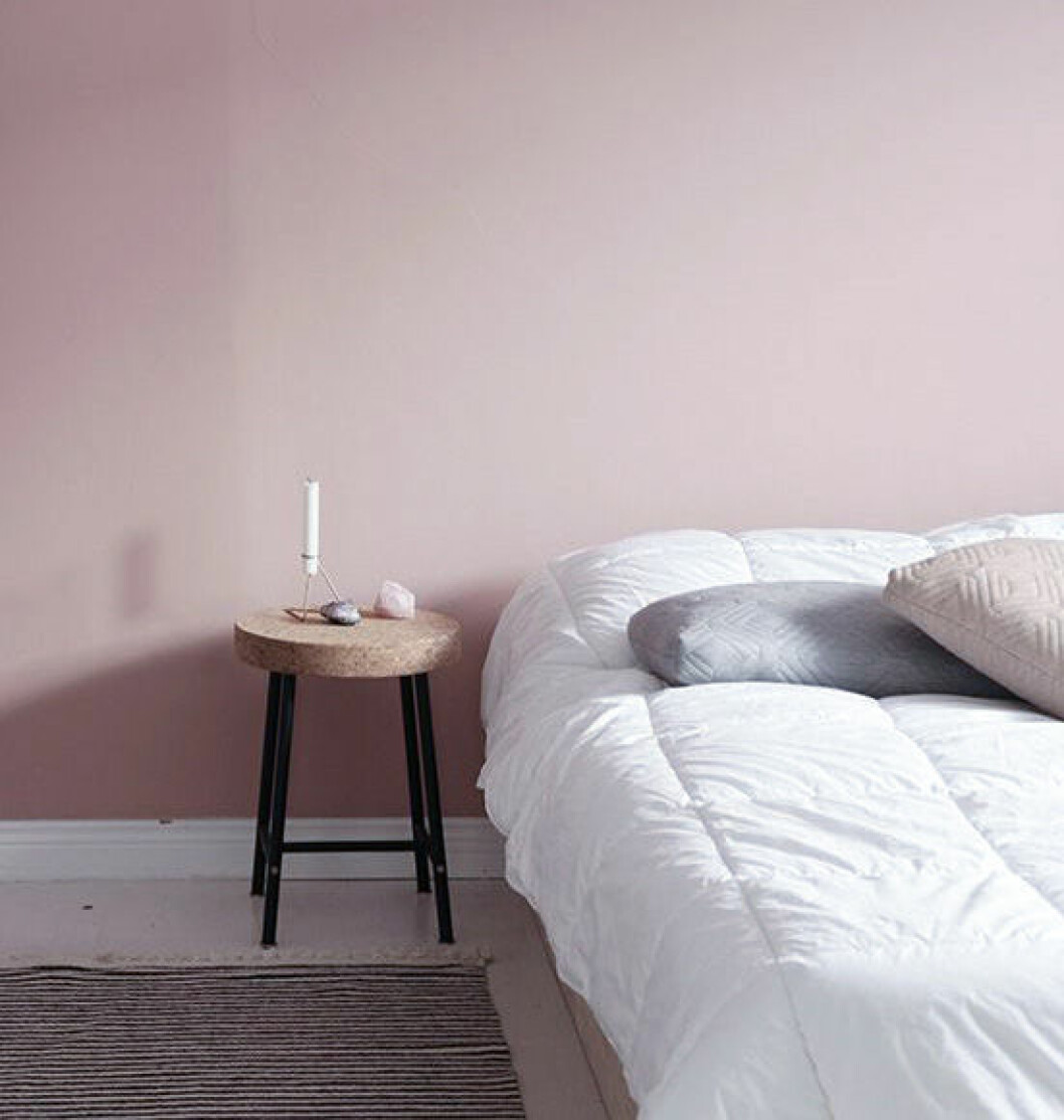 Foto via: <a href="https://dekolehti.fi/varpunen/2015/12/mita-kotiin-kuuluu-ii/" target="_blank" rel="noopener">Varpunen</a> Rosa ska skapa en trygghetskänsla.