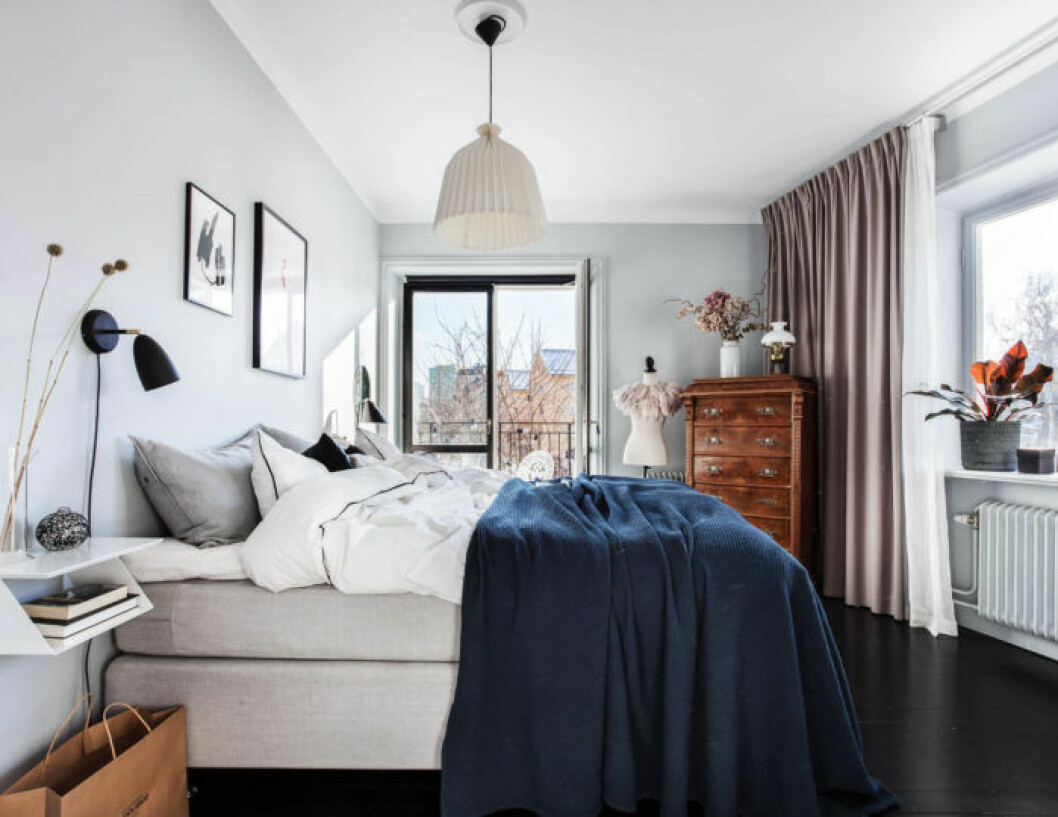 Foto: Philip McCann Styling: Lina Lund Interior för <a href="https://www.instagram.com/nestorfastighetsmakleri/" target="_blank" rel="noopener">Nestor fastighetsmäkleri</a>/mäklare: Erik Bysell Bedroom in scandinavian home.