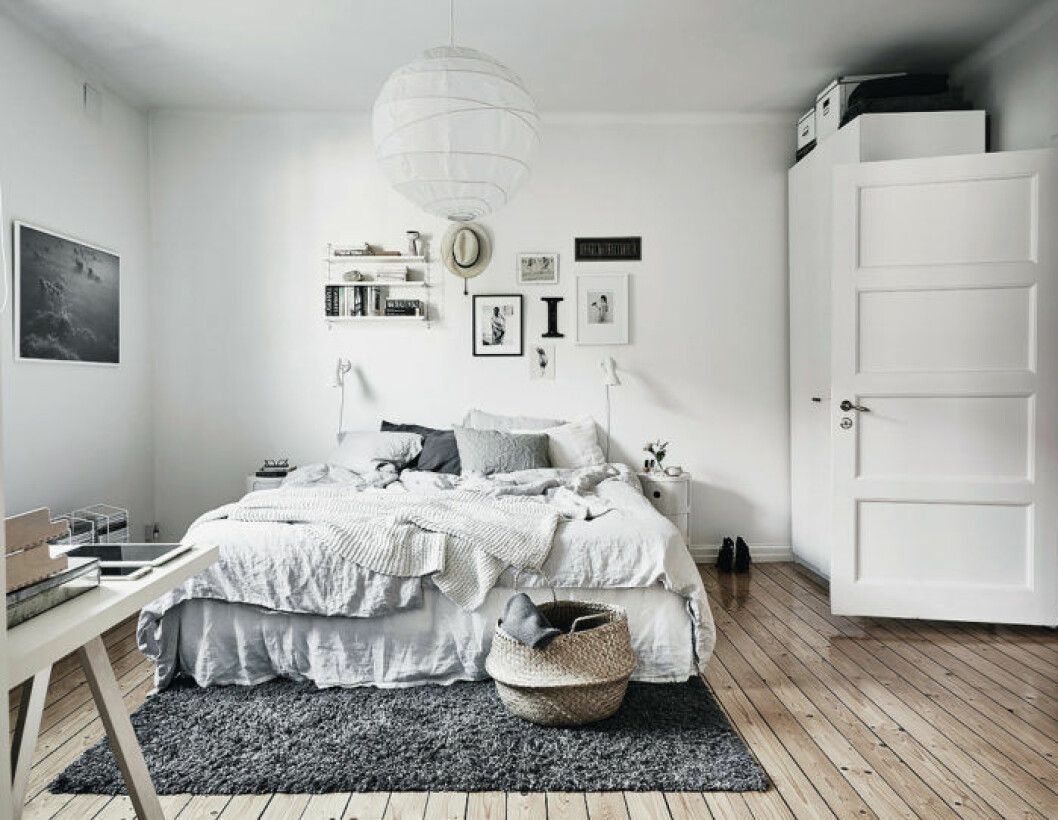 Foto: <a href="http://www.andersbergstedt.com/" target="_blank" rel="noopener">Anders Bergstedt</a> för <a href="http://entrancemakleri.se/" target="_blank" rel="noopener">Entrance</a> Ljust sovrum