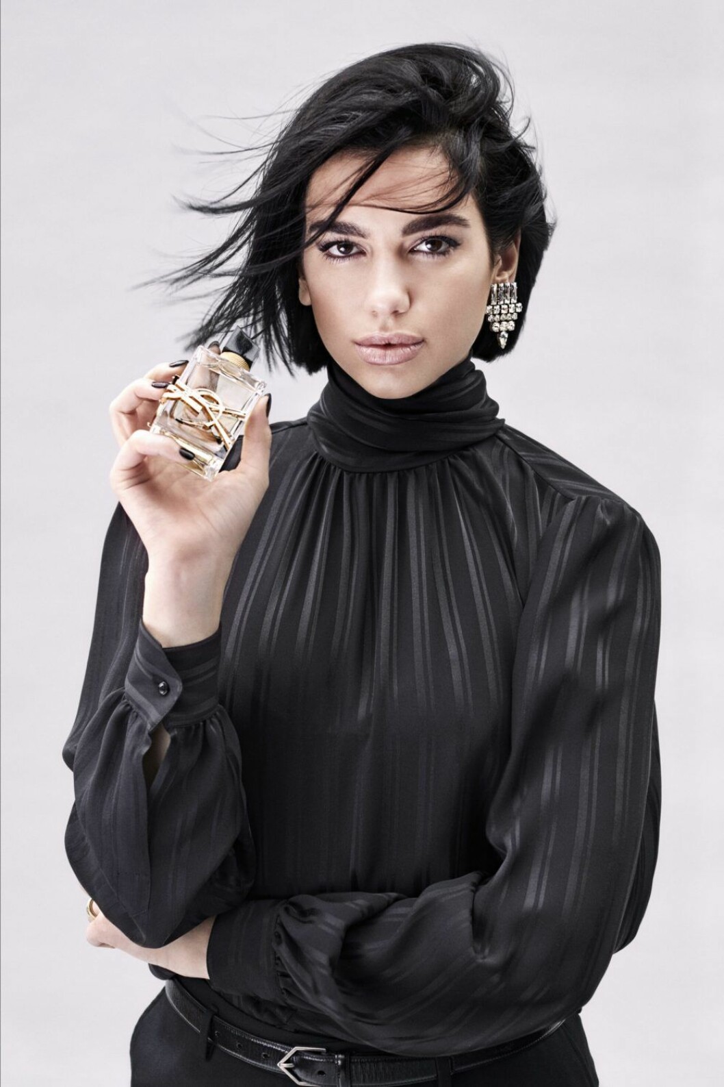 Dua Lipa för parfymen YSL Libre. 