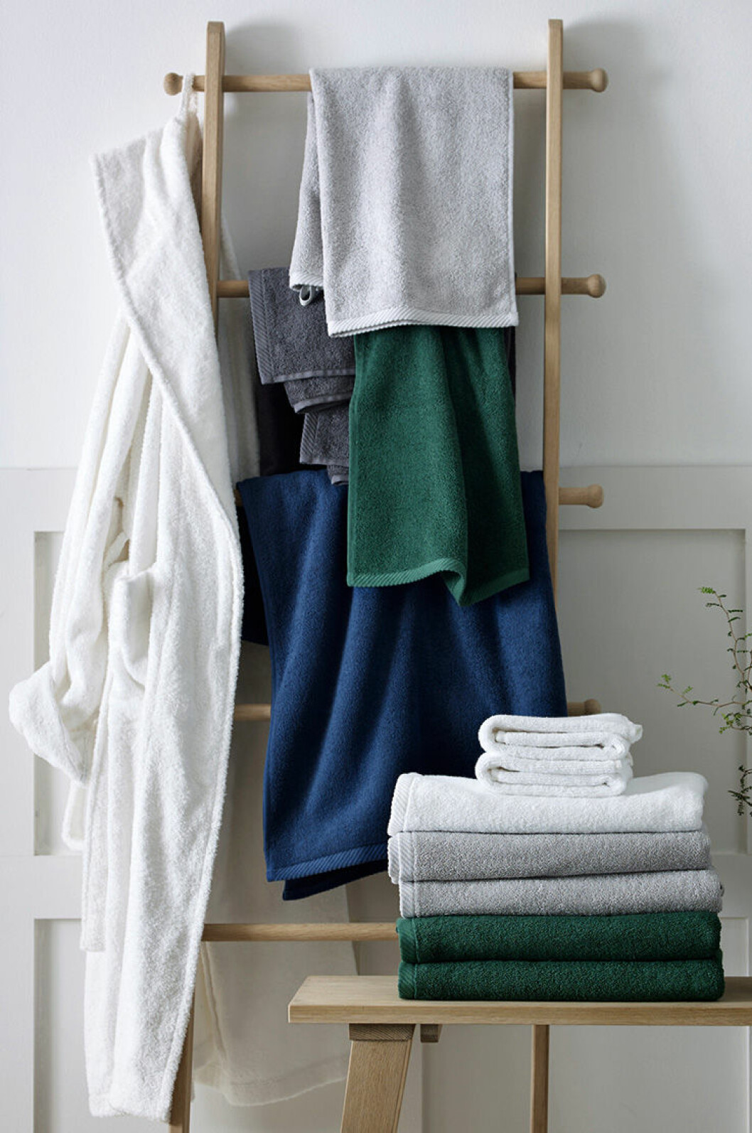 Foto: <a href="http://www.ellos.se/hem" target="_blank" rel="noopener">Ellos</a> Mixa med olika färger i badrummet.