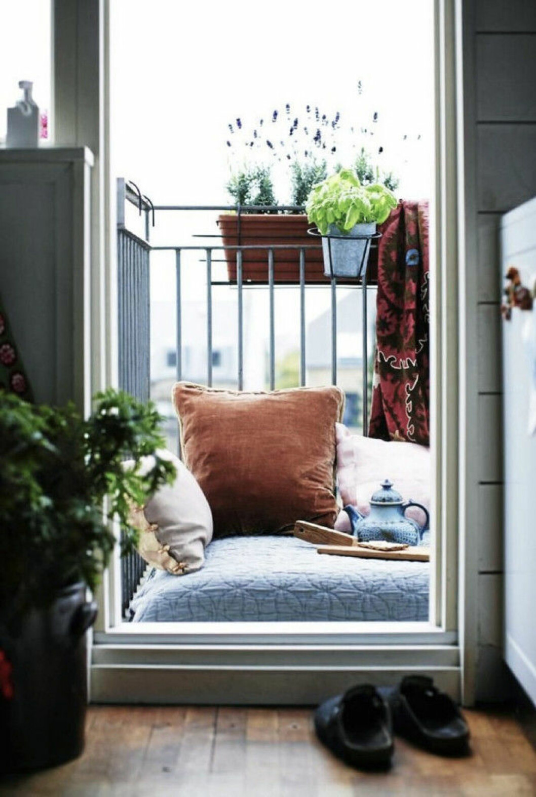 Via: <a href="http://www.theelginavenue.com/2015/08/balcony-wanderlust.html" target="_blank" rel="noopener">Elgin Avenue</a> 05. balkong