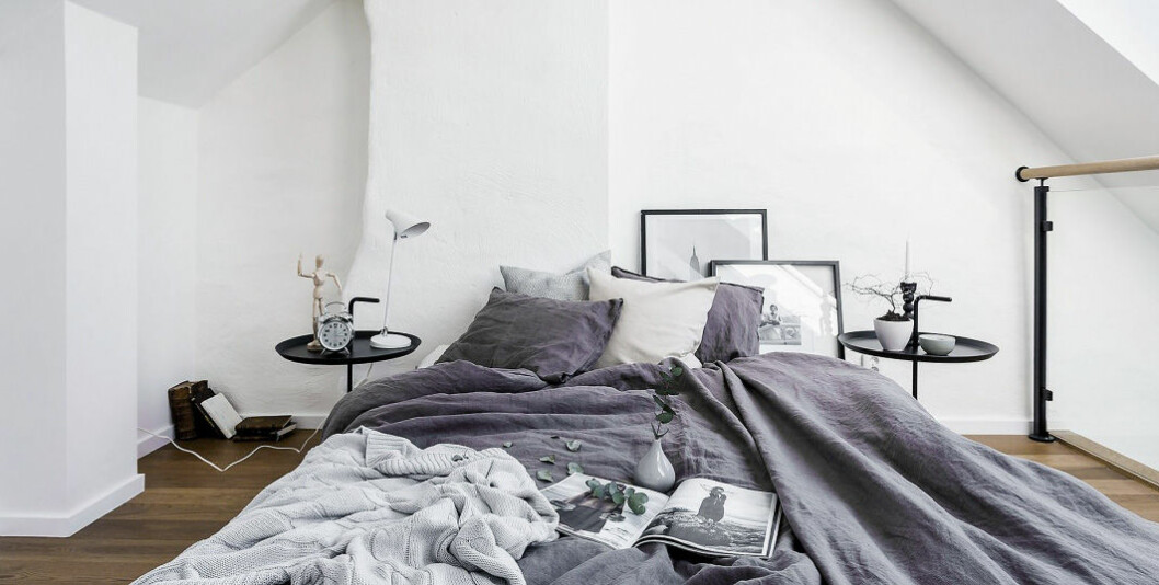 Foto: <a href="http://www.nylund.se/" target="_blank" rel="noopener">Thomas Nylund</a> Stylist: <a href="http://doomie.se/" target="_blank" rel="noopener">Doomie Design</a> för <a href="https://www.notar.se/" target="_blank" rel="noopener">Notar</a> Gråa sängkläder.