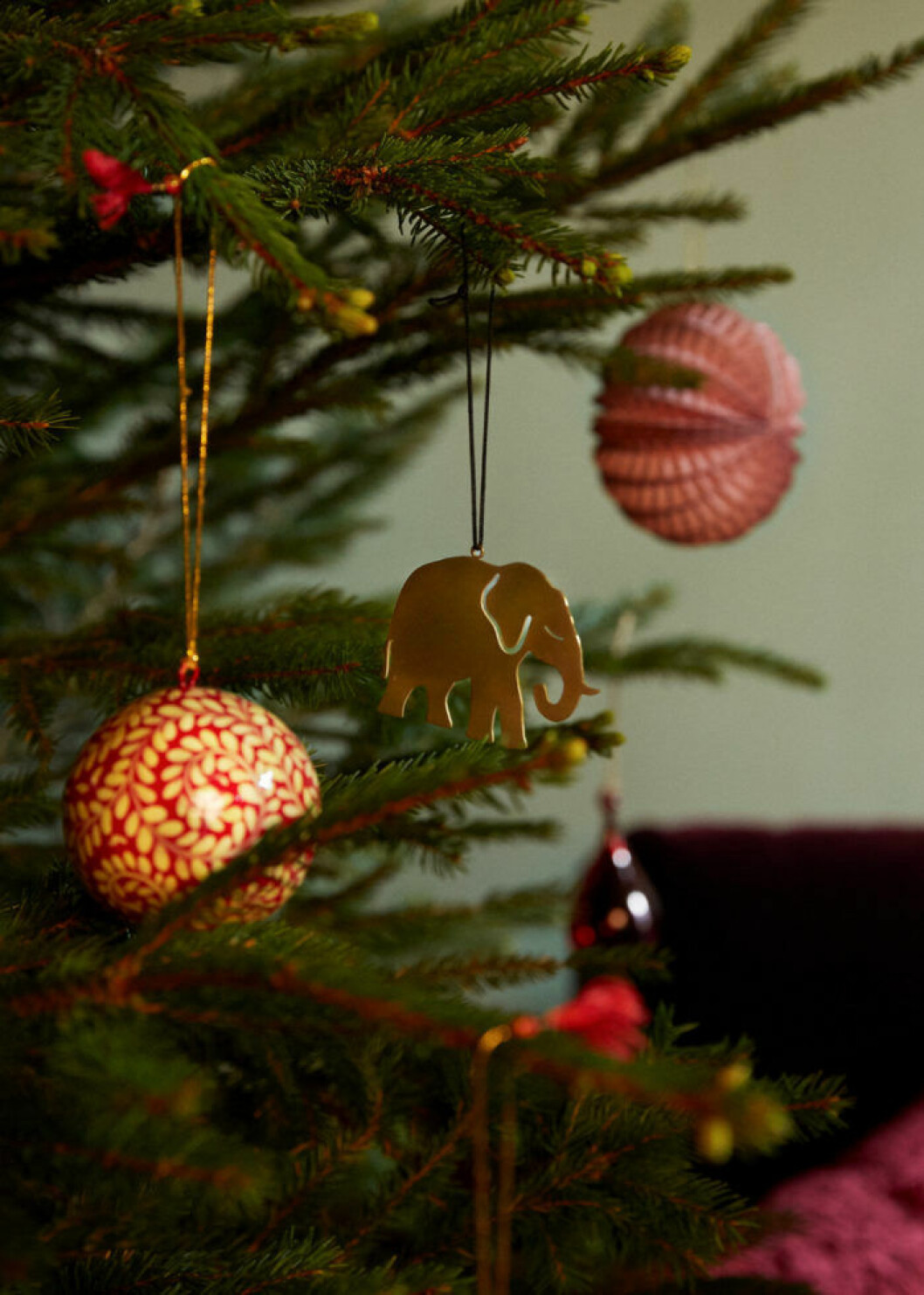 Foto: Indiska Detaljbild på julgranskulor
