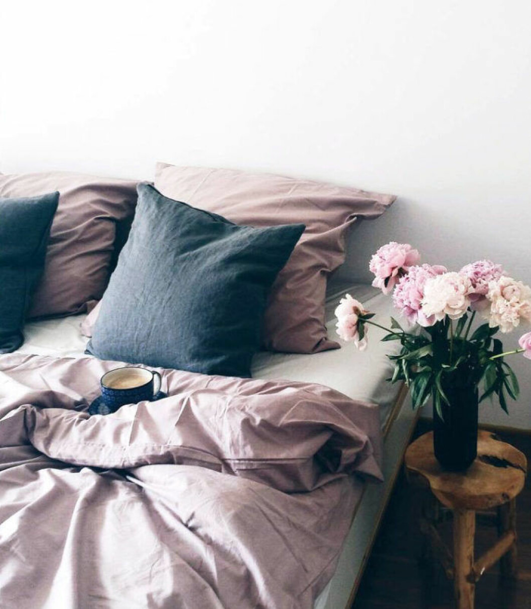 Foto via: <a href="https://a-joyfuljourney.tumblr.com/post/146685183893/paulina-deerhome" target="_blank" rel="noopener">A joyful journey</a> Ha fräscha dofter i sovrummet.