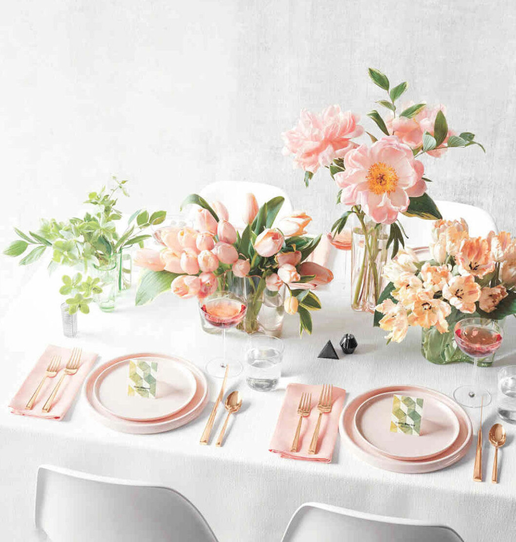 Foto via: <a href="http://www.marthastewartweddings.com/373254/wedding-colors-blush-and-green-ideas" target="_blank" rel="noopener">Martha Stewarts weddings</a> Rosa dukningstema