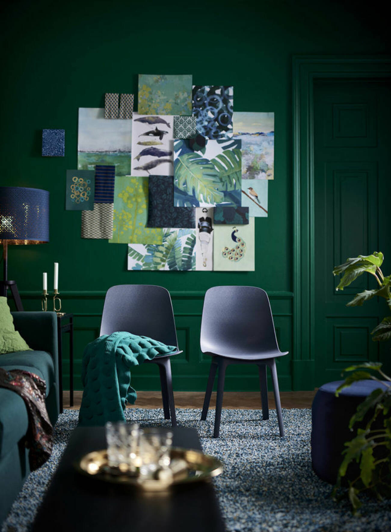 Grönmålad vägg och stolar från Ikea.